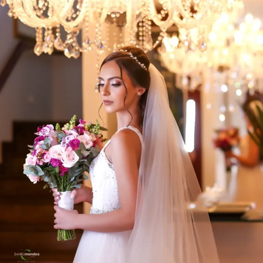 Fotógrafo de casamento em Uberlândia — noiva com buquê de flores